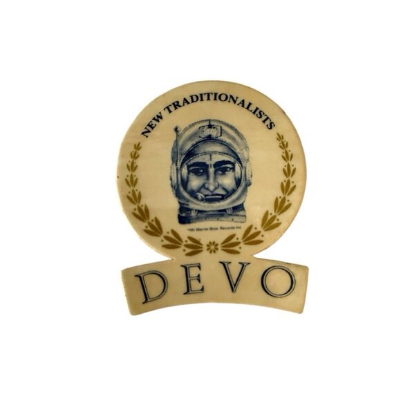 1981 DEVO Vintage Pinback Button New Traditionalists RARE Concert Memorabilia - Picture 1 of 3